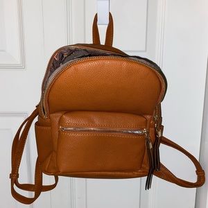 Small brown backpack. Perfect for a stylish but realistic bag when on the go!